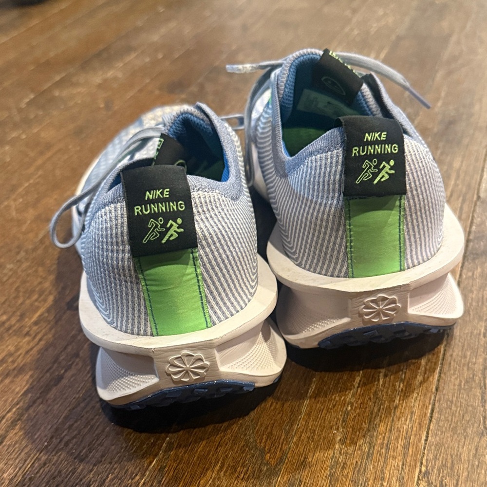Nike Gray and Green Running Shoes - Picture 2 of 4